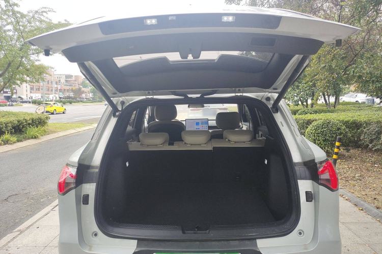 Used Wuling Xingguang S 2024 510 km Flagship Version Trunk