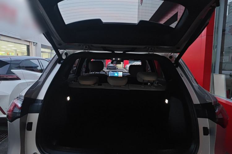 Used Wuling Xingguang S 2024 130 km Flagship Version Trunk