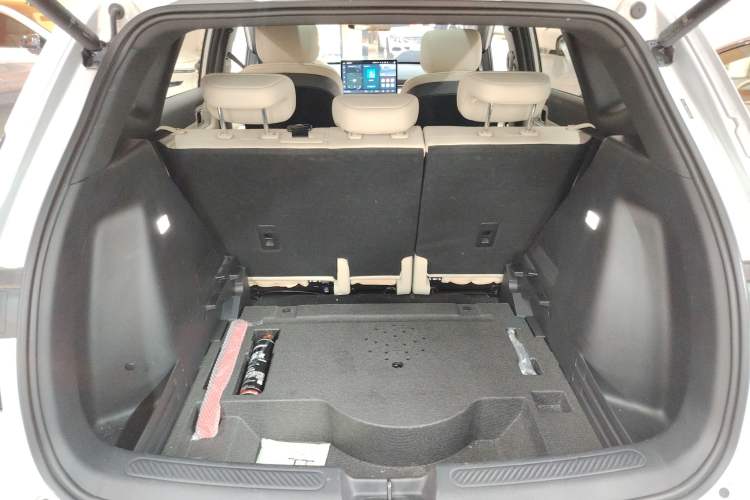 Used Wuling Xingguang S 2024 510 km Flagship Version Trunk