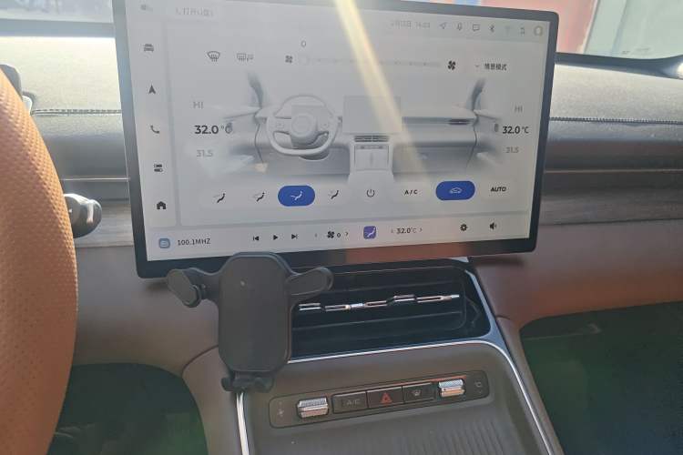 Used Wuling Xingguang S 2024 60km Advanced Version Audio And AC Panel