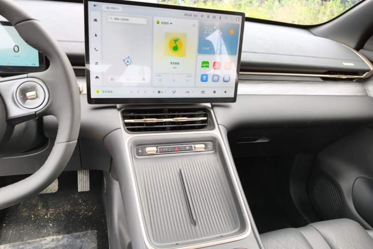 Used Wuling Xingguang S 2024 130 km Flagship Version Audio And AC Panel
