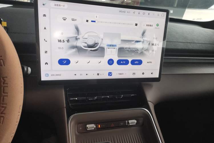 Used Wuling Xingguang S 2024 130km Flagship Version Audio And AC Panel