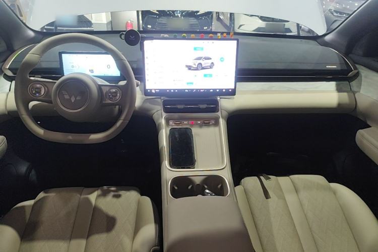 Used Wuling Xingguang S 2024 130 km Flagship Version Center Console