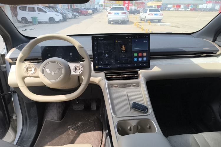 Used Wuling Xingguang S 2024 130 km Flagship Version Center Console