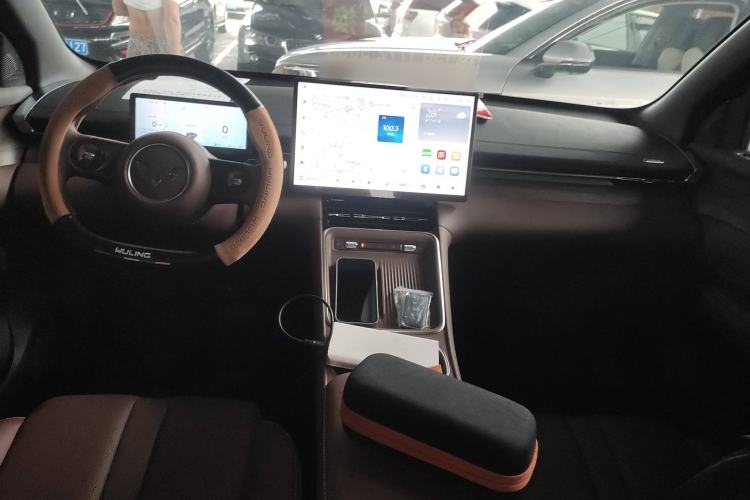 Used Wuling Xingguang S 2024 130km Flagship Version Center Console