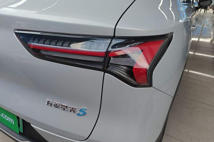 Used Wuling Xingguang S 2024 130km Flagship Version Exterior 3