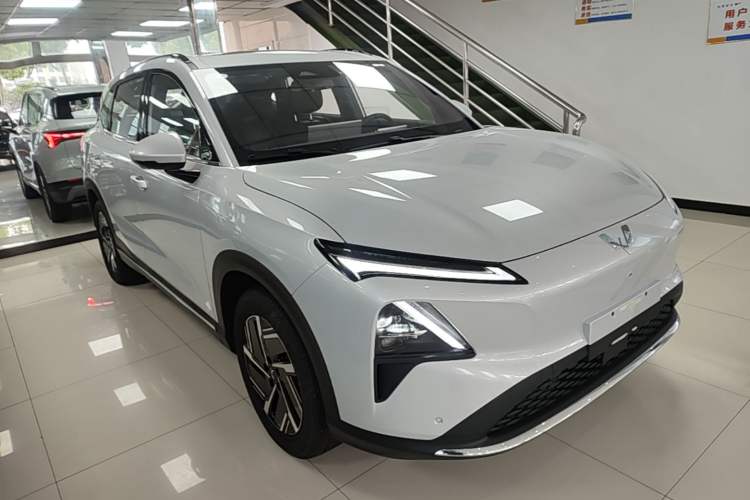 Used Wuling Xingguang S 2024 510 km Flagship Version Front Right 45 Deg