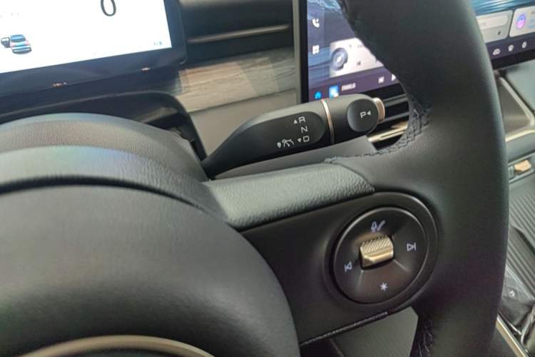 Used Wuling Xingguang S 2024 130 km Flagship Version Gear Lever