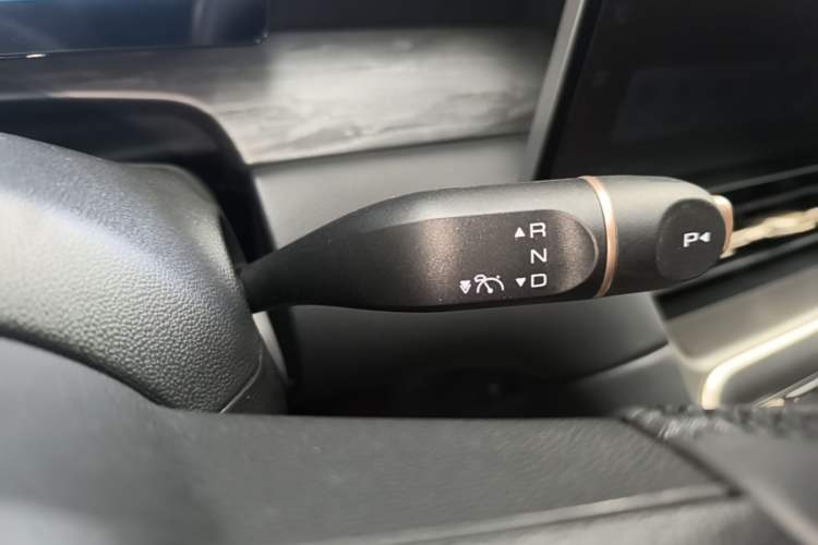 Used Wuling Xingguang S 2024 130 km Flagship Version Gear Lever