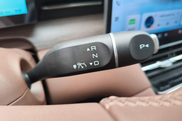 Used Wuling Xingguang S 2024 130 km Flagship Version Gear Lever