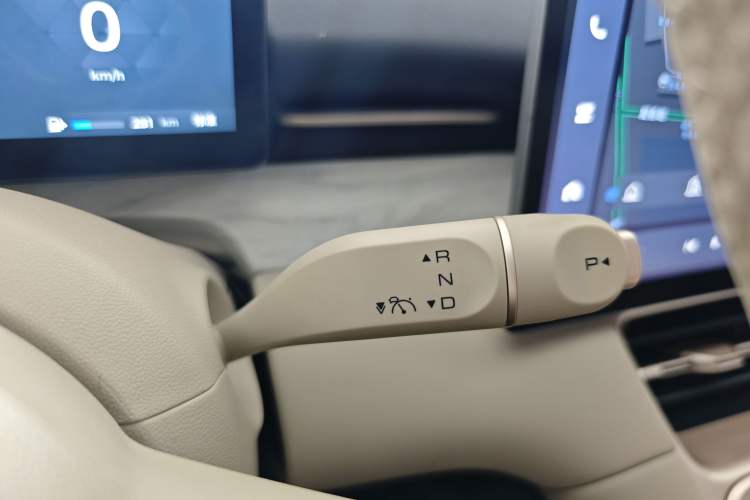 Used Wuling Xingguang S 2024 130 km Flagship Version Gear Lever