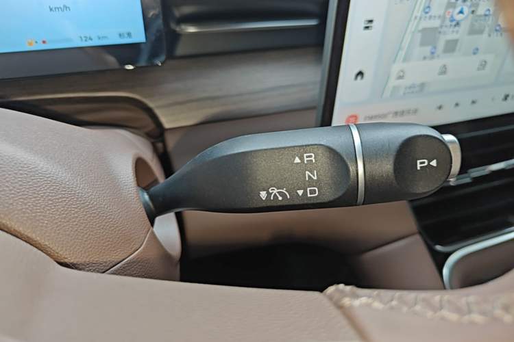 Used Wuling Xingguang S 2024 130 km Flagship Version Gear Lever