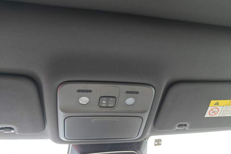 Used Wuling Xingguang S 2024 130 km Flagship Version Headliner