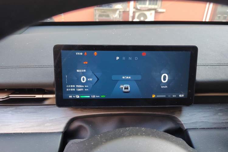 Used Wuling Xingguang S 2024 130km Flagship Version Instrument Cluster