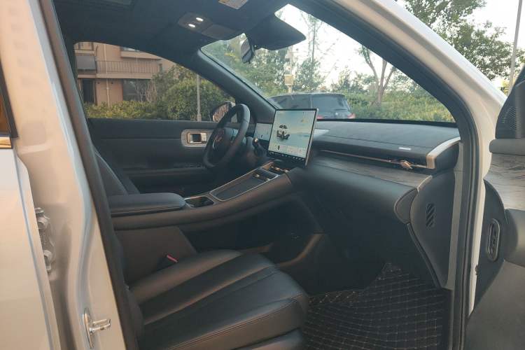 Used Wuling Xingguang S 2024 130 km Flagship Version Interior 1