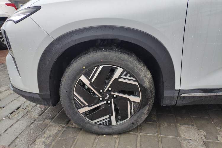 Used Wuling Xingguang S 2024 510 km Flagship Version Left Front Wheel Hub