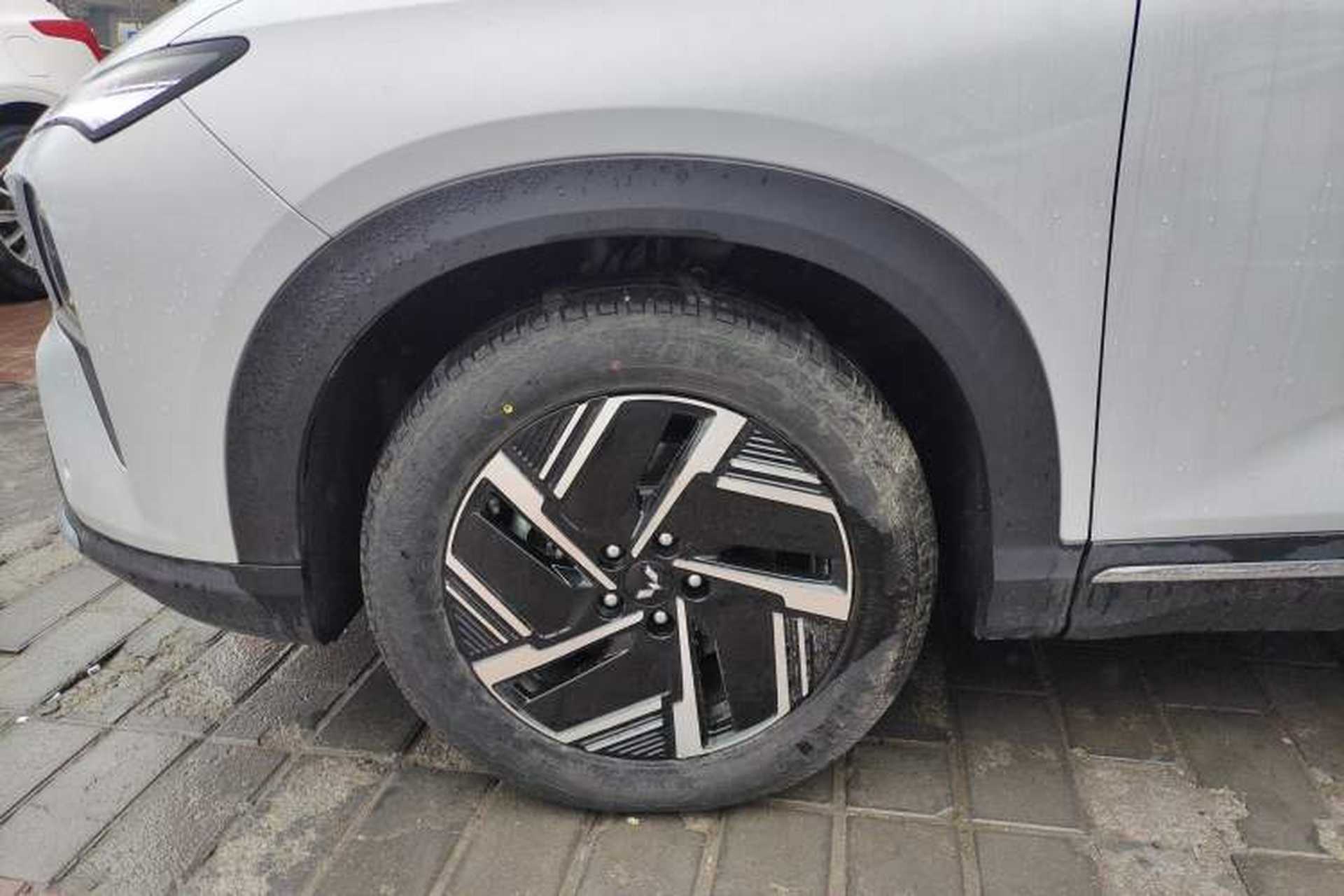 Used Wuling Xingguang S 2024 510 km Flagship Version Left Front Wheel Hub