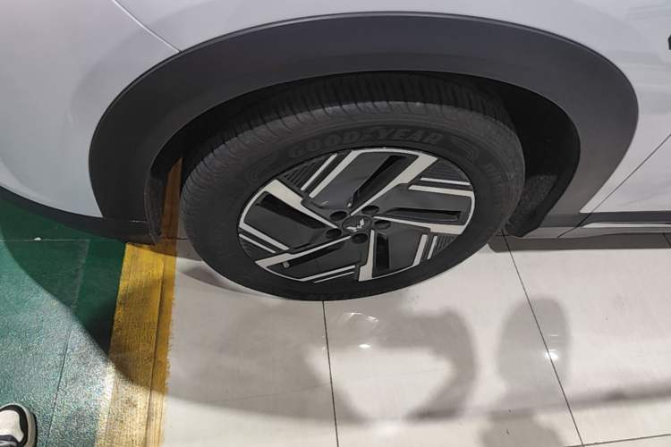 Used Wuling Xingguang S 2024 130 km Flagship Version Left Front Wheel Hub