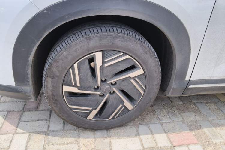 Used Wuling Xingguang S 2024 130 km Flagship Version Left Front Wheel Hub
