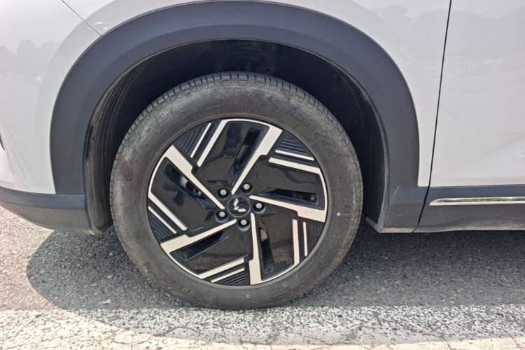Used Wuling Xingguang S 2024 130 km Flagship Version Left Front Wheel Hub