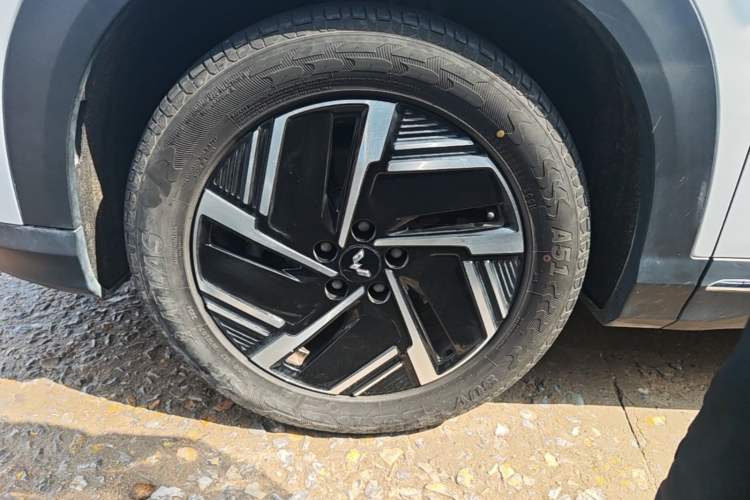 Used Wuling Xingguang S 2024 510 km Flagship Version Left Front Wheel Hub