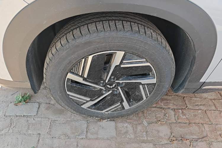 Used Wuling Xingguang S 2024 130km Flagship Version Left Front Wheel Hub