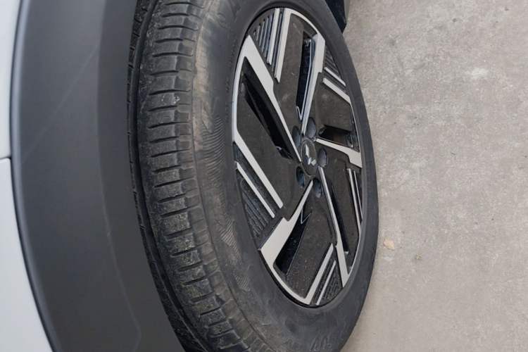 Used Wuling Xingguang S 2024 510 km Flagship Version Left Front Wheel Hub