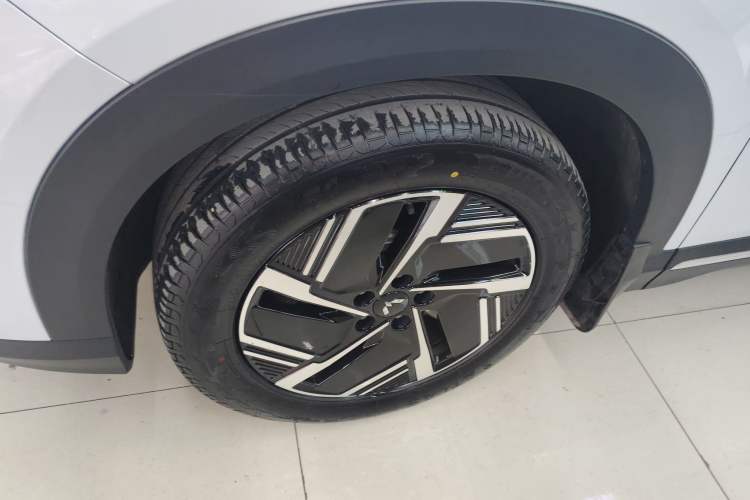 Used Wuling Xingguang S 2024 510km Flagship Edition Left Front Wheel Hub