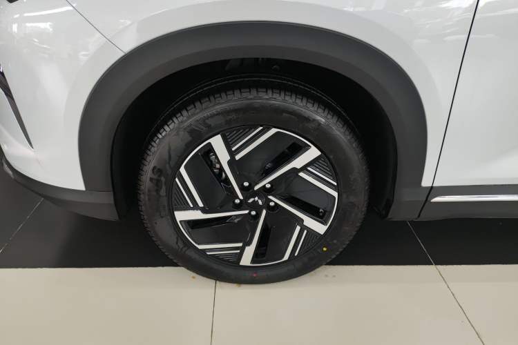 Used Wuling Xingguang S 2024 510 km Flagship Version Left Front Wheel Hub