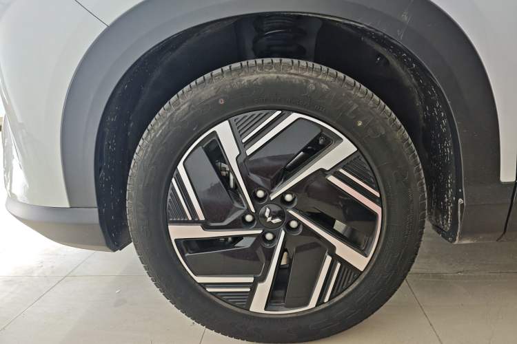 Used Wuling Xingguang S 2024 130 km Flagship Version Left Front Wheel Hub