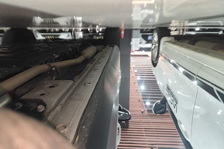 Used Wuling Xingguang S 2024 130 km Flagship Version Left Side Sill