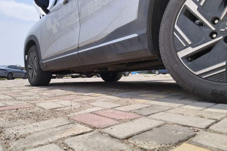 Used Wuling Xingguang S 2024 130 km Flagship Version Left Side Sill