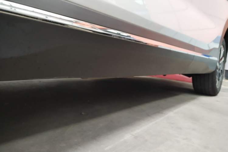 Used Wuling Xingguang S 2024 130 km Flagship Version Left Side Sill