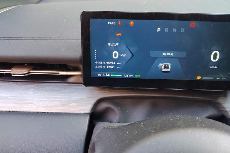Used Wuling Xingguang S 2024 130km Flagship Version Odometer Close Up