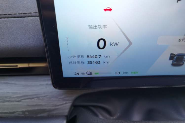 Used Wuling Xingguang S 2024 130 km Flagship Version Odometer Close Up