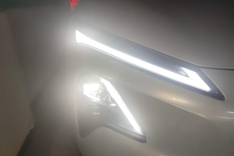 Used Wuling Xingguang S 2024 130km Flagship Version Right Front Headlight