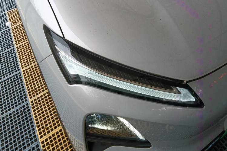 Used Wuling Xingguang S 2024 130km Flagship Version Right Front Headlight