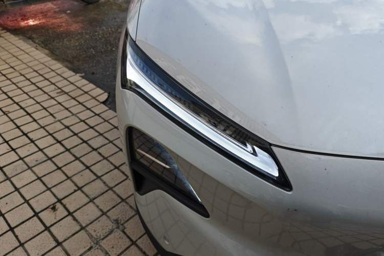 Used Wuling Xingguang S 2024 130km Flagship Version Right Front Headlight
