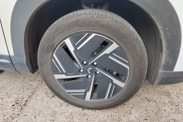 Used Wuling Xingguang S 2024 130km Flagship Version Right Front Wheel Hub