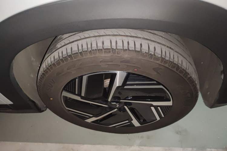 Used Wuling Xingguang S 2024 130km Flagship Version Right Front Wheel Hub