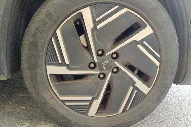 Used Wuling Xingguang S 2024 510 km Flagship Version Right Front Wheel Hub