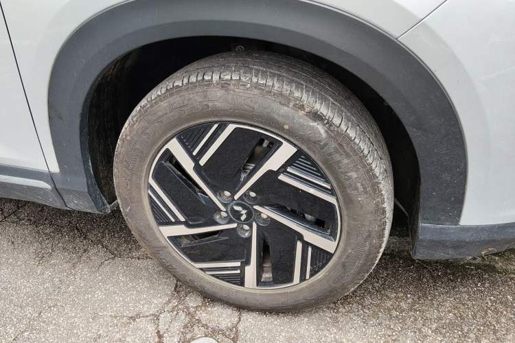 Used Wuling Xingguang S 2024 130km Flagship Version Right Front Wheel Hub