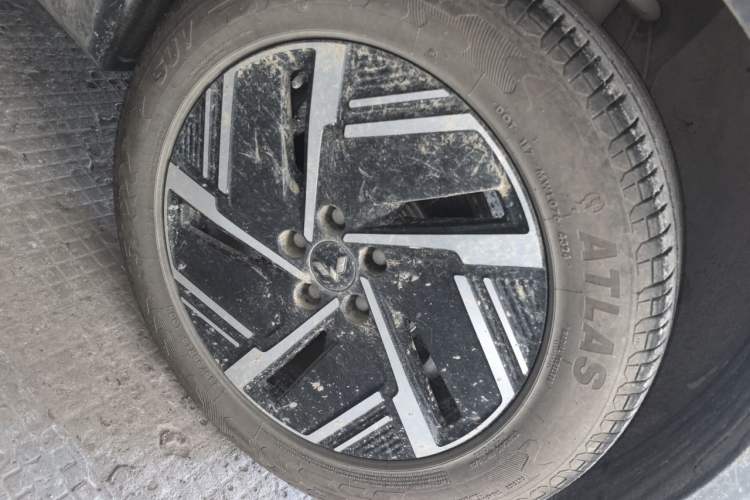 Used Wuling Xingguang S 2024 130km Flagship Version Right Front Wheel Hub