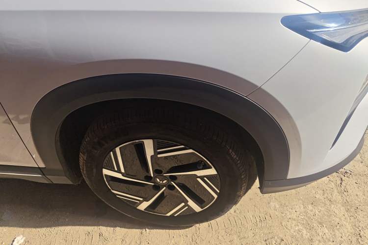 Used Wuling Xingguang S 2024 60km Advanced Version Right Front Wheel Hub