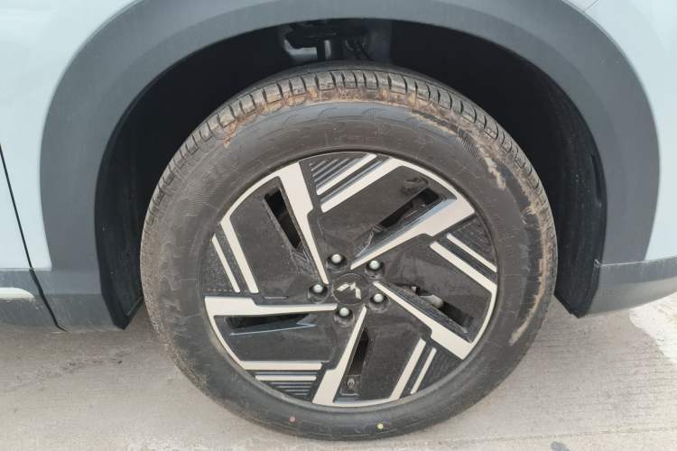 Used Wuling Xingguang S 2024 130 km Flagship Version Right Front Wheel Hub