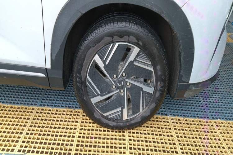 Used Wuling Xingguang S 2024 130km Flagship Version Right Front Wheel Hub