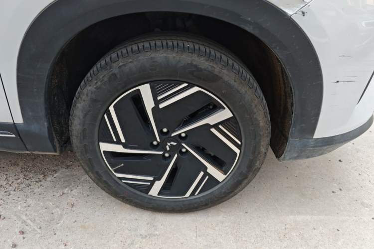 Used Wuling Xingguang S 2024 60km Advanced Version Right Front Wheel Hub