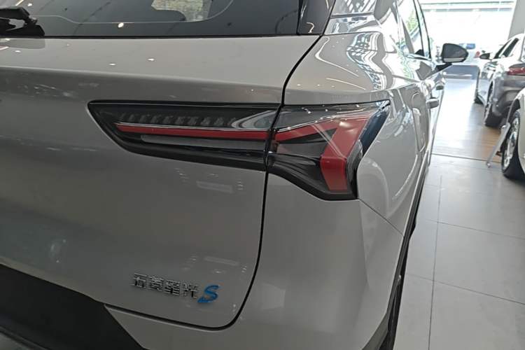 Used Wuling Xingguang S 2024 130 km Flagship Version Right Rear Taillight