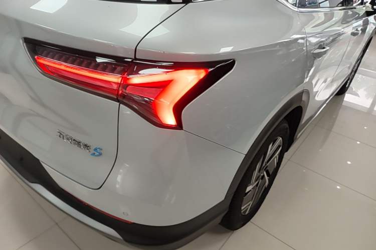 Used Wuling Xingguang S 2024 510 km Flagship Version Right Rear Taillight