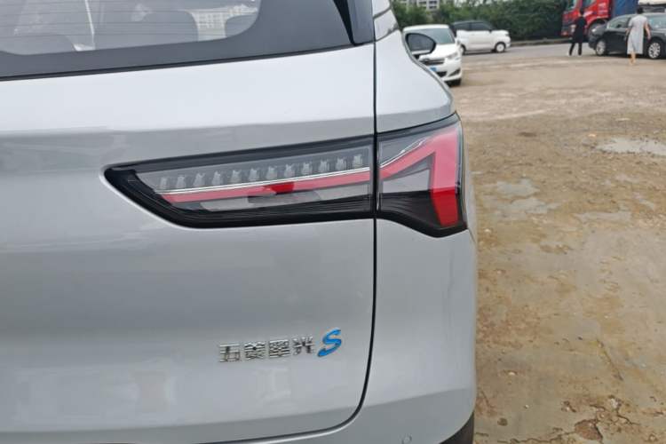 Used Wuling Xingguang S 2024 510 km Flagship Version Right Rear Taillight
